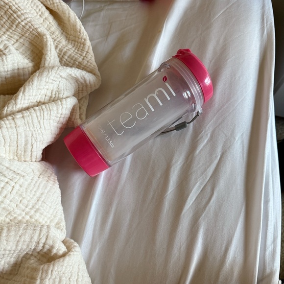 Teami Tea Tumbler Infuser Bottle pink - Picture 3 of 5